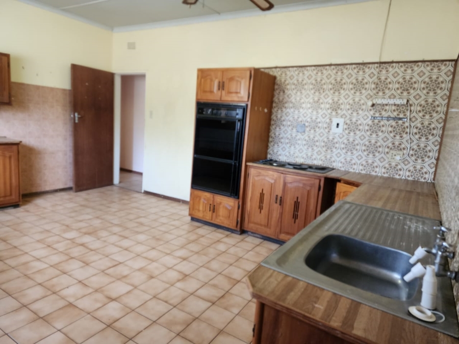 4 Bedroom Property for Sale in Petrusburg Rural Free State